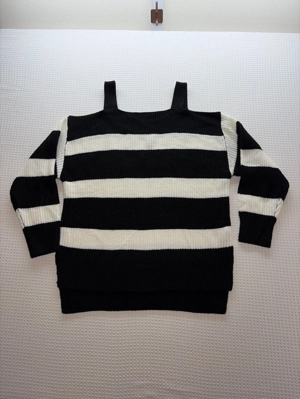 Soho black and white knitted sweater